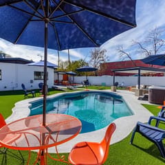 Sunburst Escape l Walk to Grocery l Pool l Hot Tub