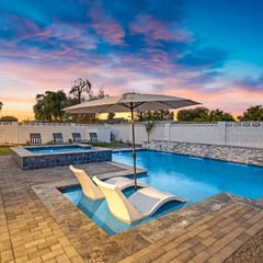 5 min to Old Town + Pool & Hot Tub
