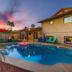 5 min to Old Town l Heated Pool l Spa l Game Room l Putting Green