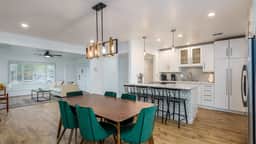 Cactus Ridge l Minutes from Shopping, Dining, Golf - Image 4