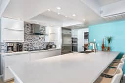 Modern Retreat Minutes from Shopping Dining & Golf - Image 4