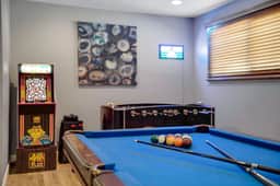 5 min to Old Town l Heated Pool l Spa l Game Room l Putting Green - Image 5