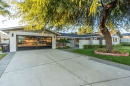 Sunset Haven, minutes from Shopping & Dining - Image 3