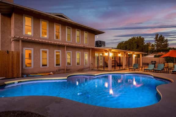 Desert Escape l 2 Masters l Heated Pool - Image 1