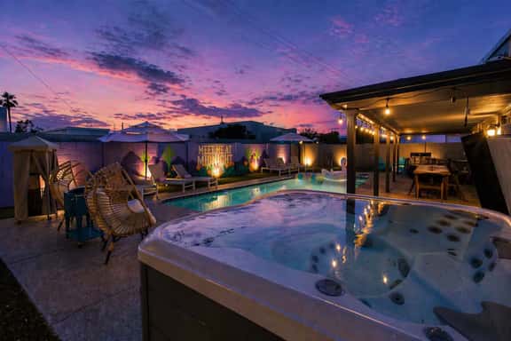 Old Town | Pool | Spa | Firepit | BBQ | Mini Golf - Image 1
