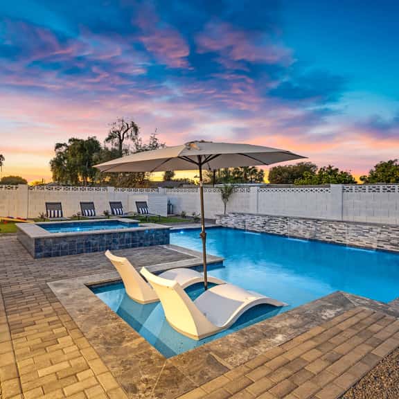 5 min to Old Town + Pool & Hot Tub - Image 1