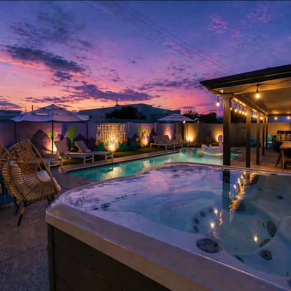 Old Town | Pool | Spa | Firepit | BBQ | Mini Golf - Image 1