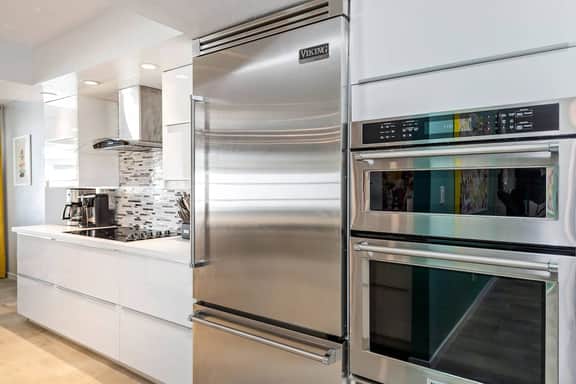 Modern Retreat Minutes from Shopping Dining & Golf - Image 5
