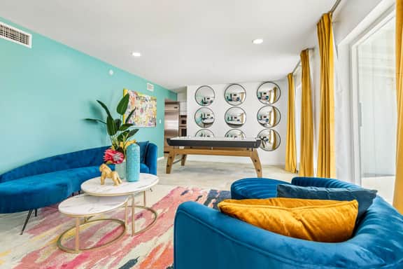 Modern Retreat Minutes from Shopping Dining & Golf - Image 3