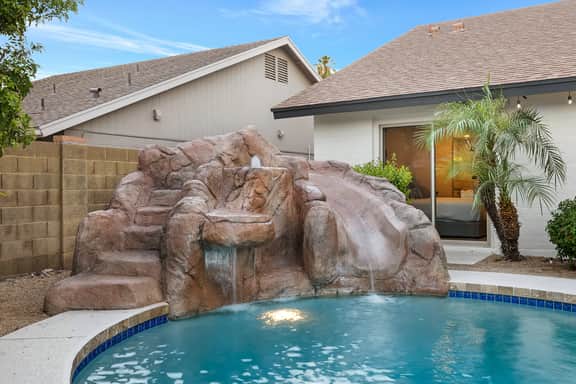 Heated Pool, Waterslide, Putting Green - Image 3