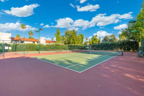 Central 2BR Condo Near Golf, Shopping & Nightlife - Image 3