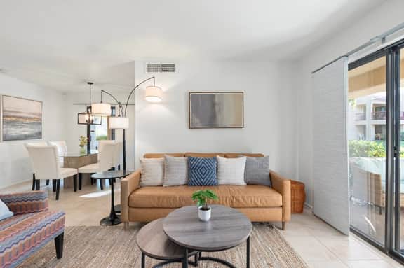 Central 2BR Condo Near Golf, Shopping & Nightlife - Image 5