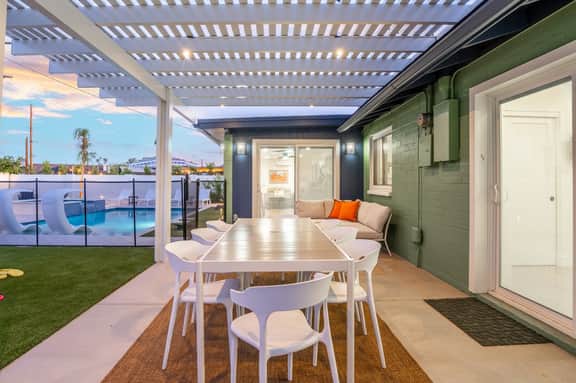 5 min to Old Town, Pool & Spa, 2 King Suites - Image 3