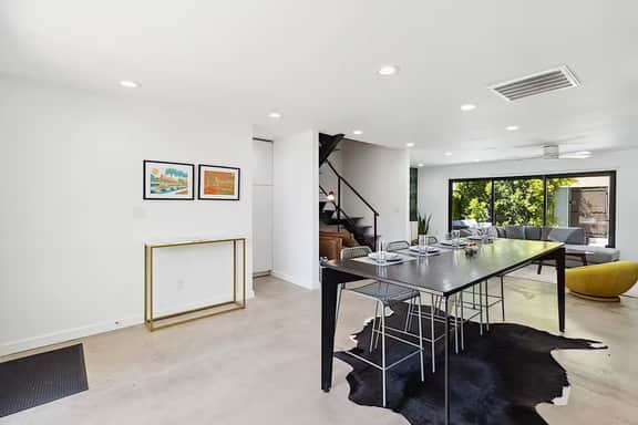 Spacious 3BR Condo in Old Town - Image 3